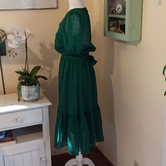 Ryan Michelle Elegant Green Dress. Romcom. Coquette. - Picture 5 of 13